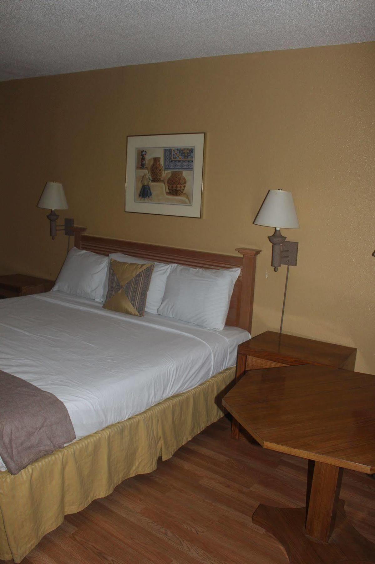 Fortuna Inn And Suites Tucson Exterior photo